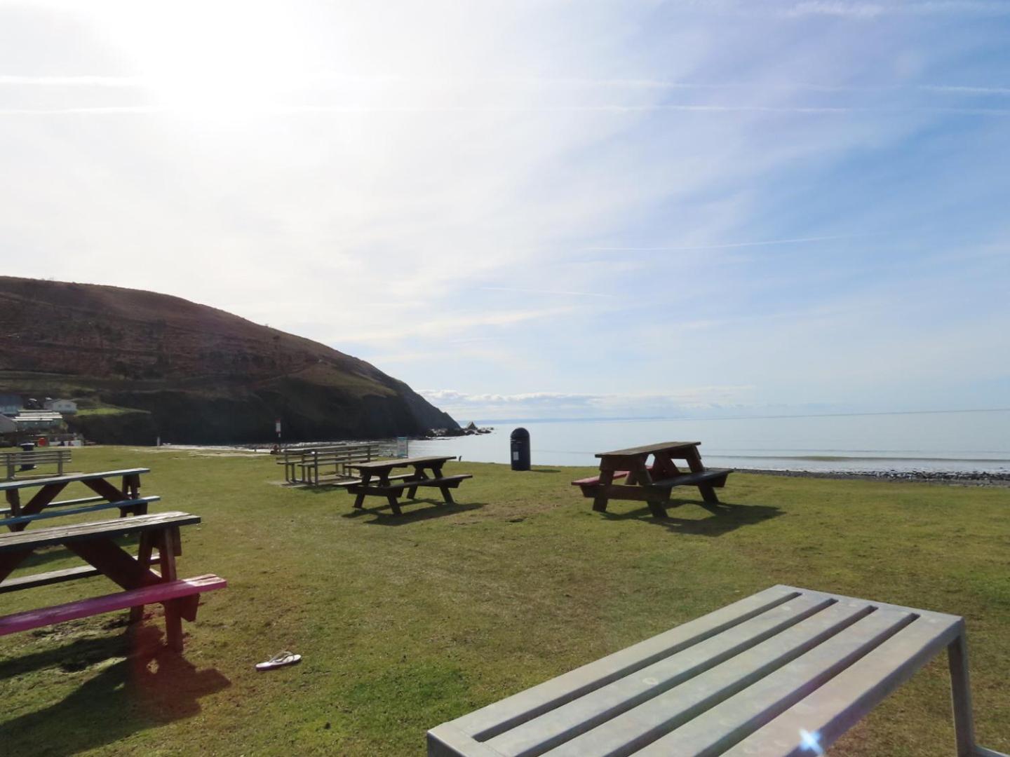 3 Bedroom Static Caravan With Sea View In Clarach Bay Holiday Village Abi Horizon Aberystwyth Exterior photo