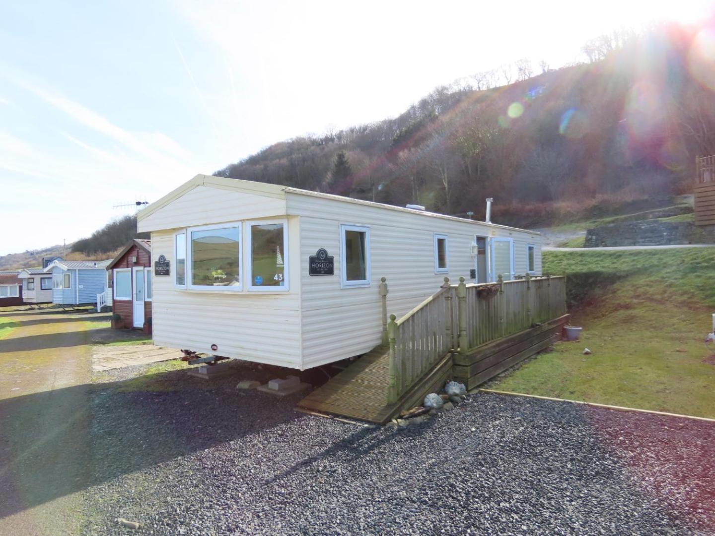 3 Bedroom Static Caravan With Sea View In Clarach Bay Holiday Village Abi Horizon Aberystwyth Exterior photo