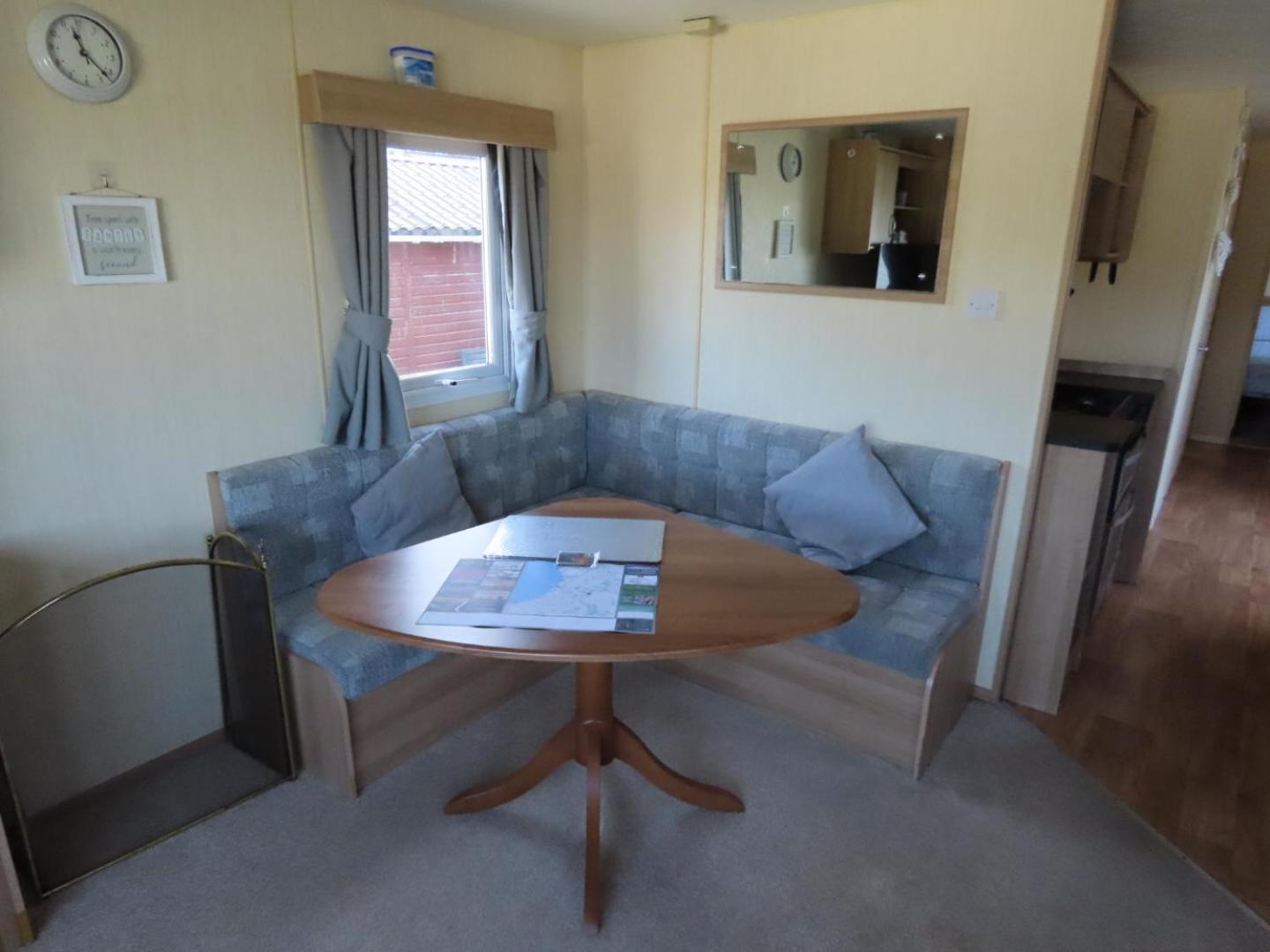 3 Bedroom Static Caravan With Sea View In Clarach Bay Holiday Village Abi Horizon Aberystwyth Exterior photo